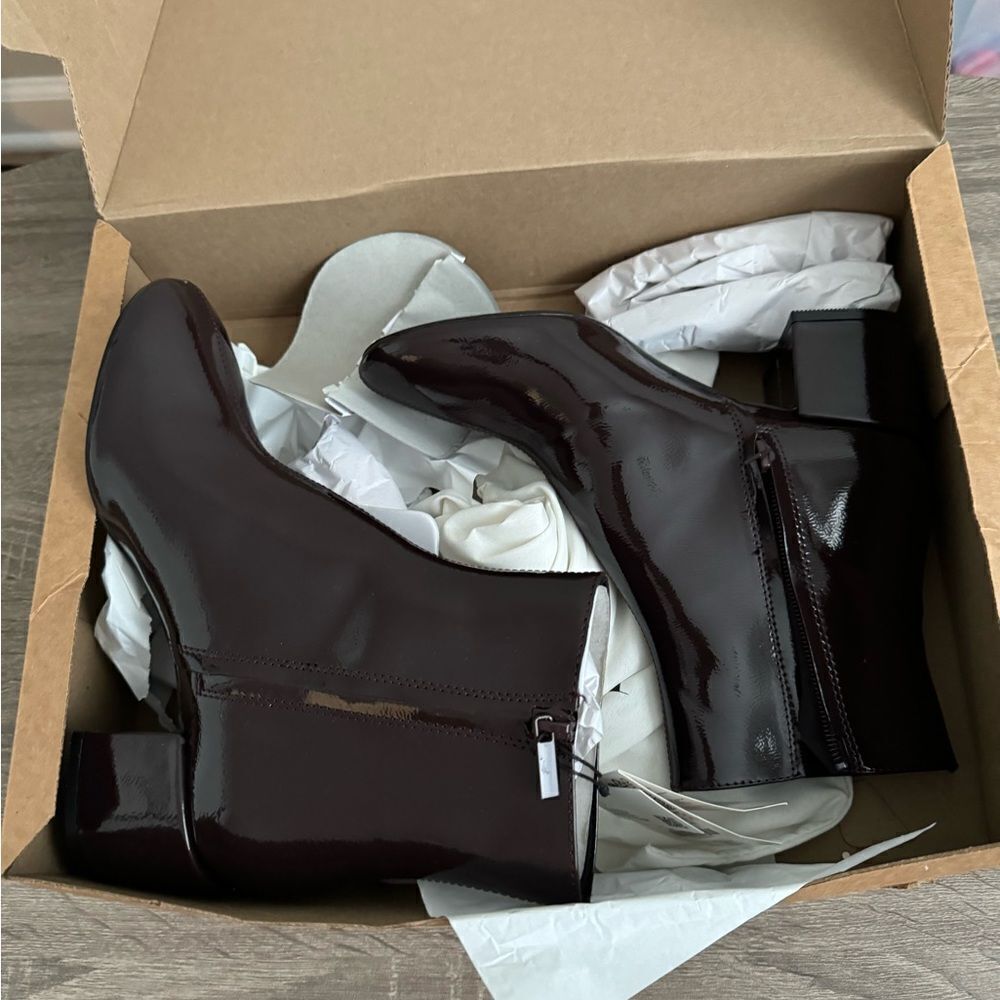 New Zara round toe ankle boots faux patent leather size 6,5 brown Color